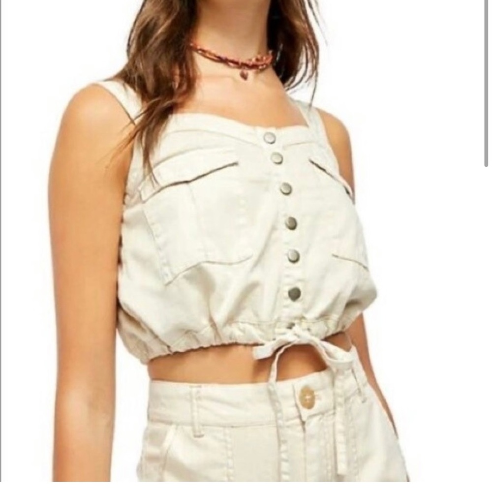 We The Free Cropped top. Adjustable straps and drawstring waist. Small.